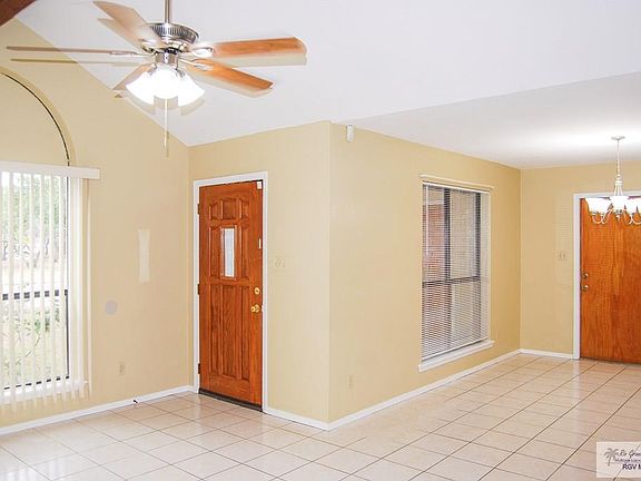 4th image of 609 Gulfwind Way
