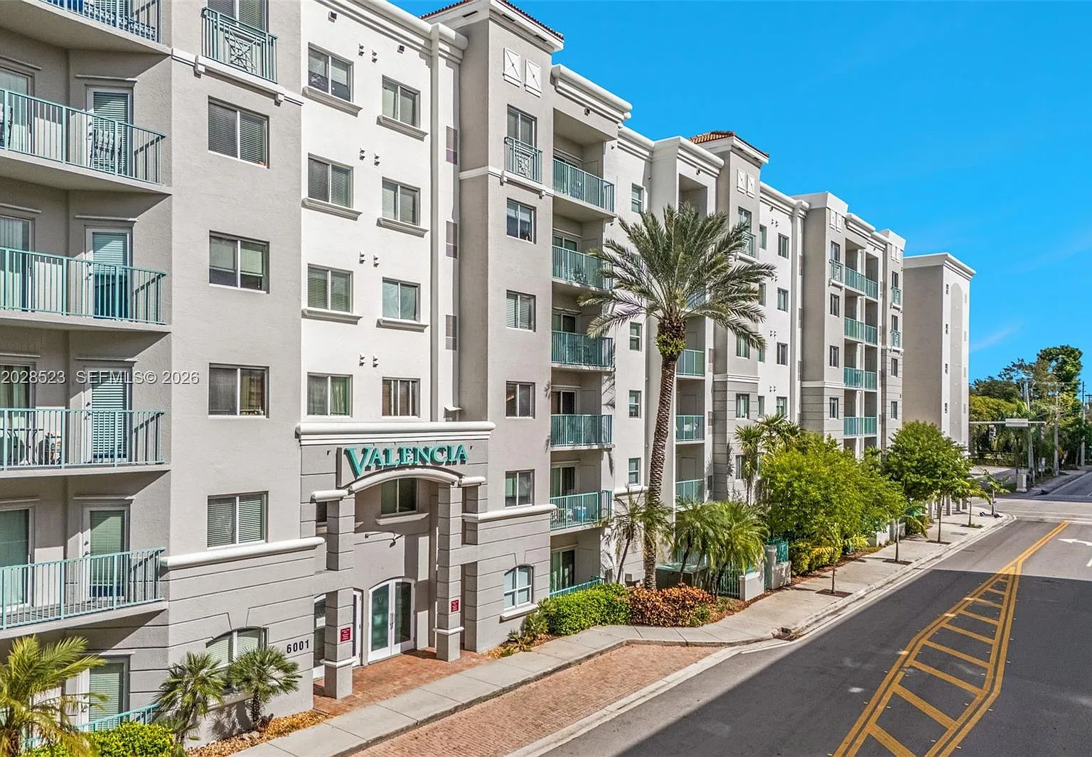 Valencia Condo — Photo 1