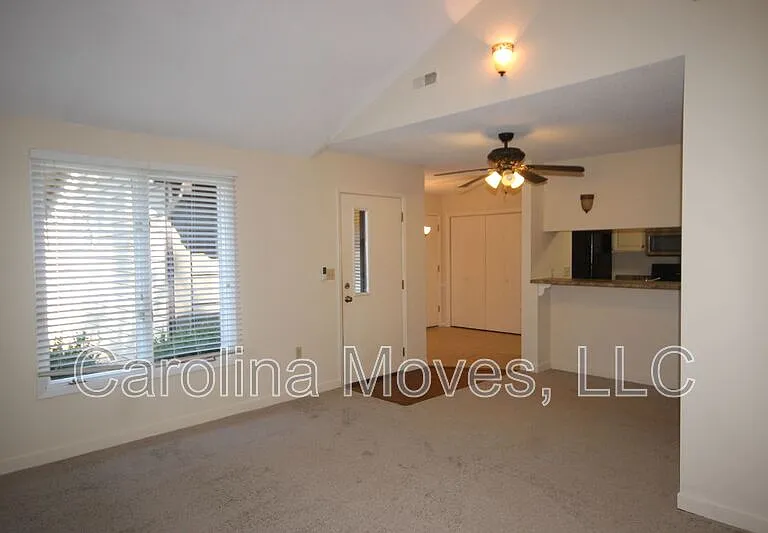 324 Skylark Cir — Photo 3