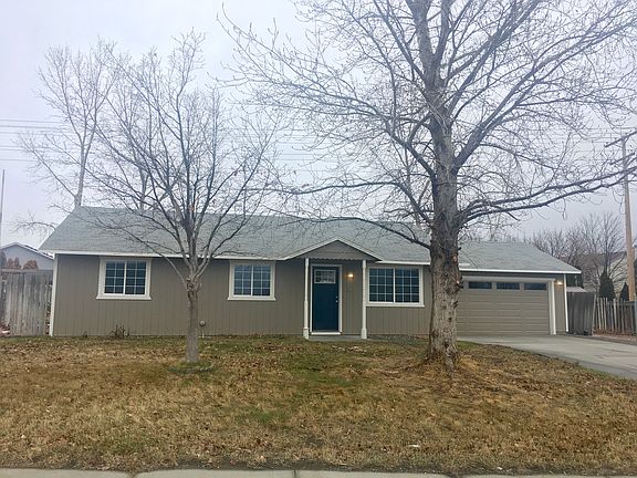 5th image of 3146 Iris St