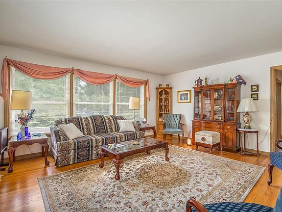 5th image of 444 Woodlawn Estates Dr