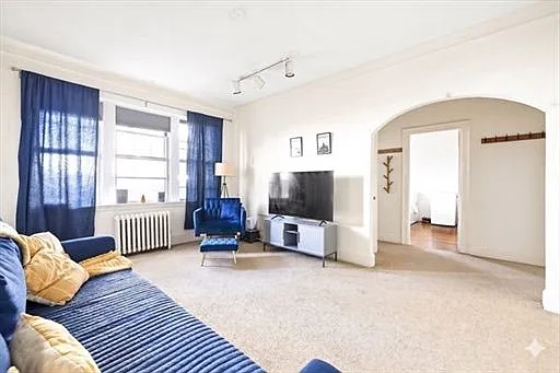 8 Chiswick Rd #6 — Photo 2
