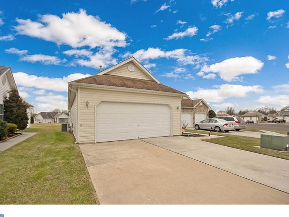 2nd image of 7 Crystal Dr