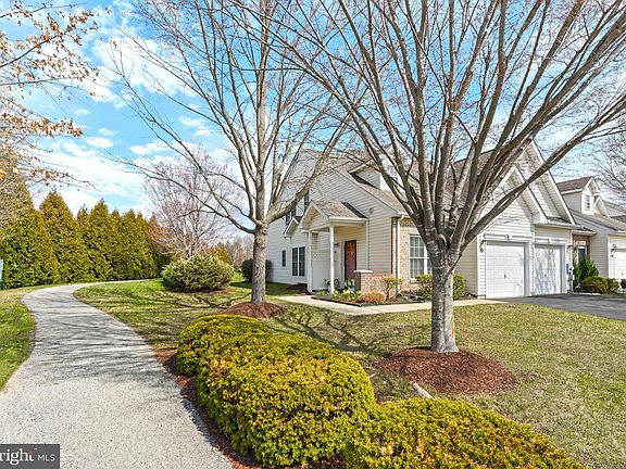 2nd image of 209 Gladstone Way