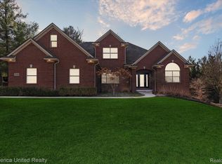7036 Forest Way, Brighton, MI 48116