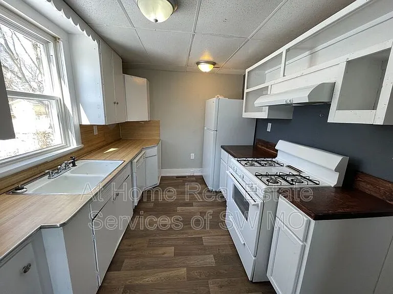 1015 N Sherman Ave — Photo 9