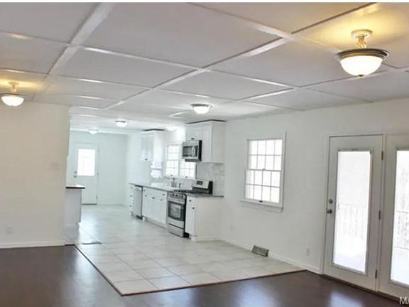 5th image of 843 Mission Hills Ct