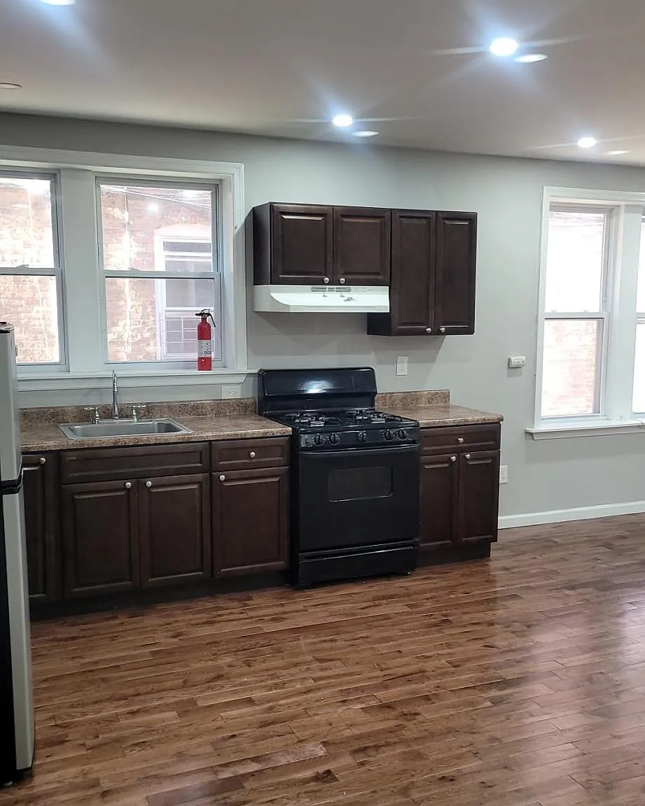 3 bed, $2,450 — Photo 1