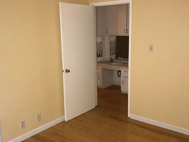 Bedroom to hallway extra sink
