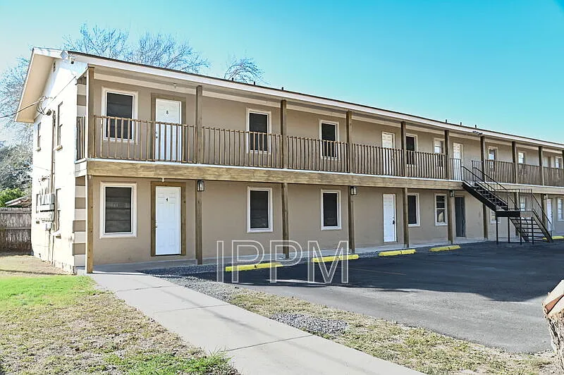 1141 W Acacia Ave #8