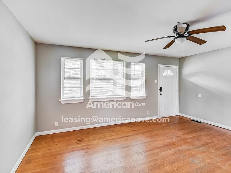 1019299_004_living_room_12792136.jpg