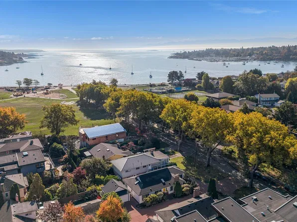 2594 Sinclair Rd, Saanich, BC V8N 1B9