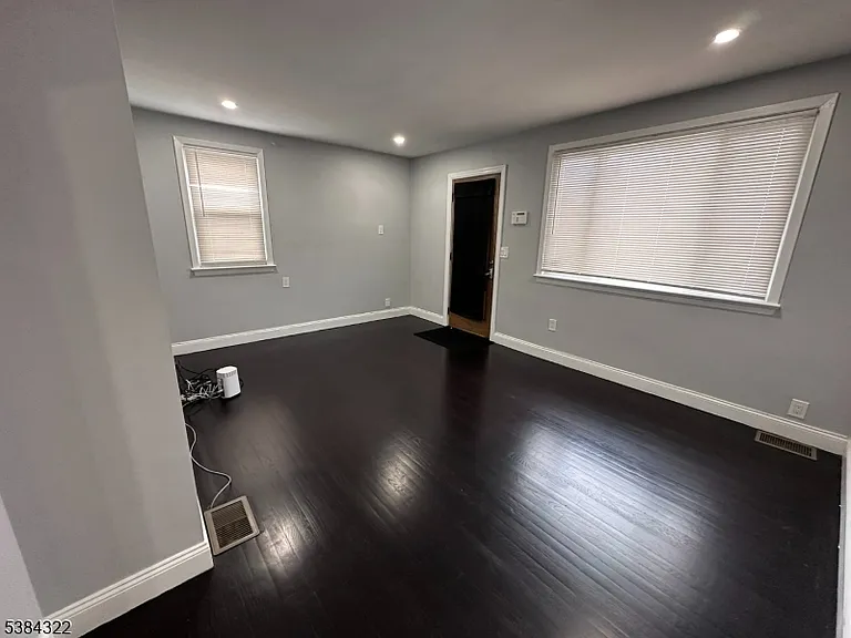 109 Arlington Blvd — Photo 16