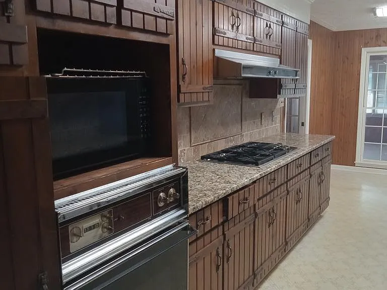 2243 Oakgrove Cir — Photo 14