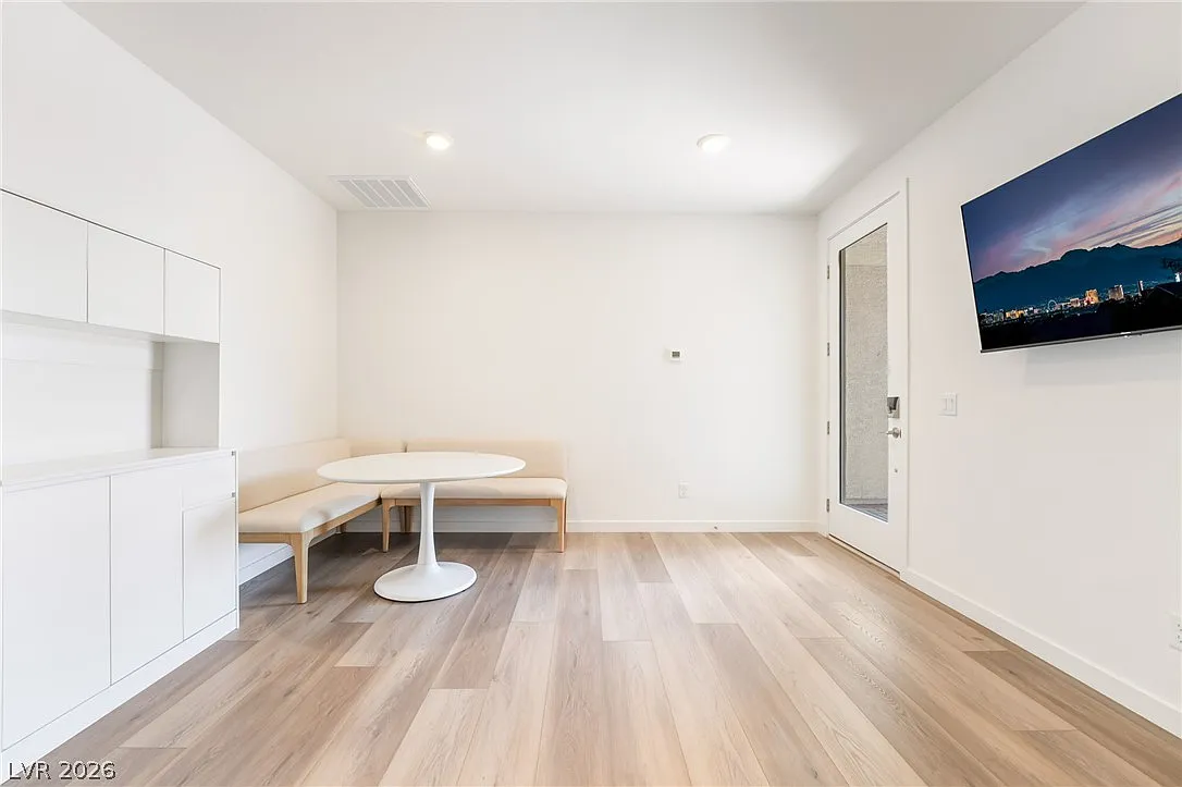 4 bed, 3.5 bath, 3063 sqft, $3,100 — Photo 4