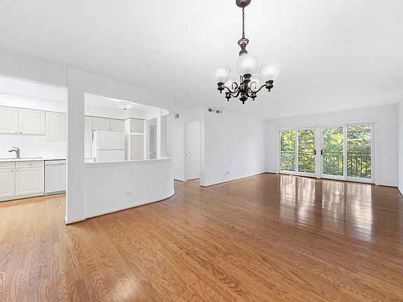 5th image of 3900 W Bryn Mawr Ave APT 505