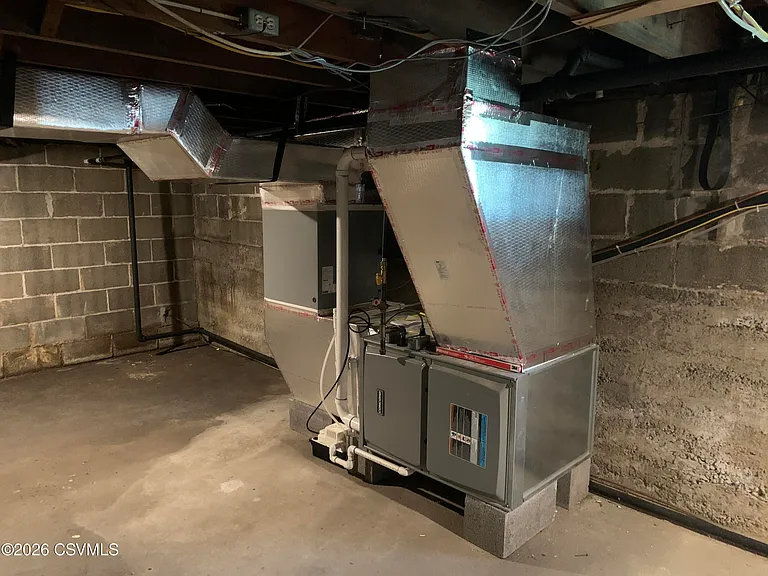 1004 W Market St — Photo 26
