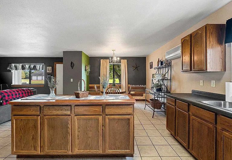 1160 Schabow St — Photo 4