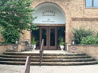 40 S Main St APT 2C, Glen Ellyn, IL 60137