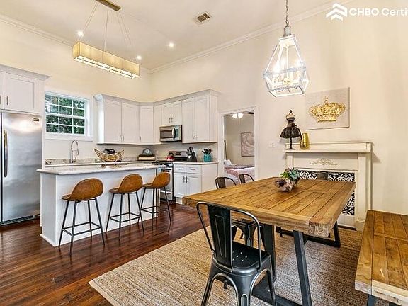Dining table for 8 people plus add'l seati