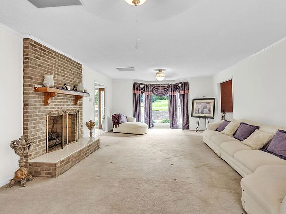 5th image of 107 S Pointe Ct