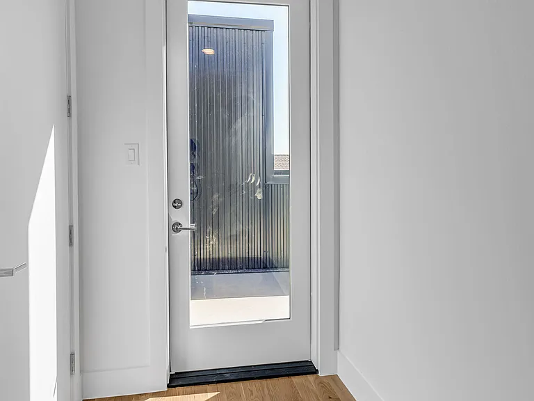 426 W 9th St #108 — Photo 31