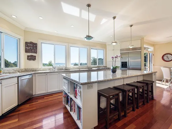 165 Main Dr, San Rafael, CA 94901