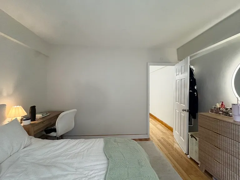 210 E 47th St #7D — Photo 10