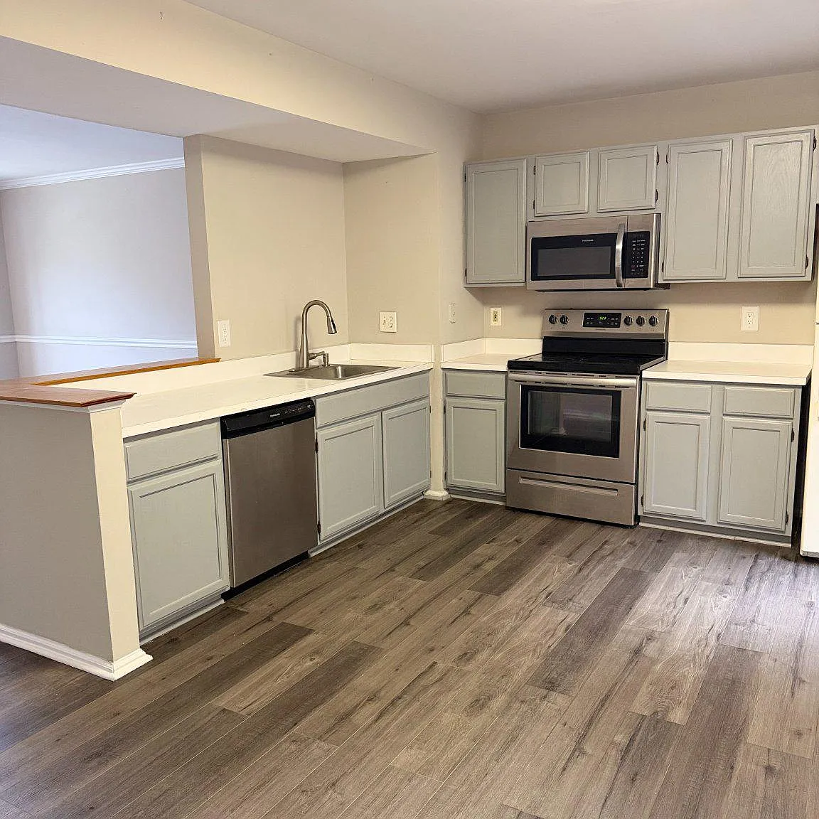 3 bed, 2.0 bath, 1418 sqft, $2,800 — Photo 4