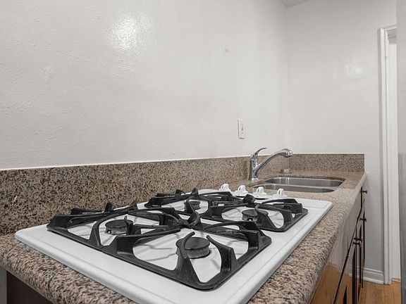 5th image of 1037 S Norton Ave #1041-1/2