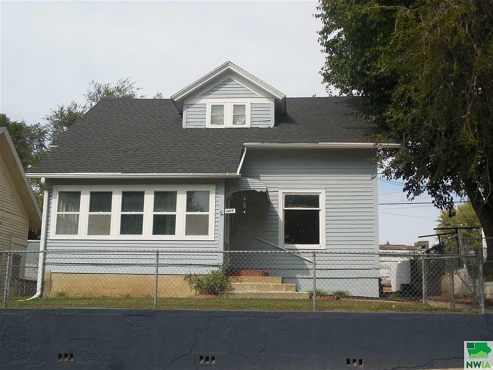 1st image of 1409 W Palmer Ave