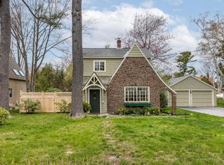 37 Forest Rd, Cape Elizabeth, ME 04107
