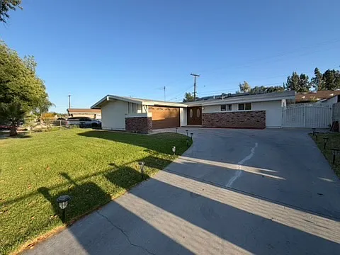 8920 Haskell St — Photo 2