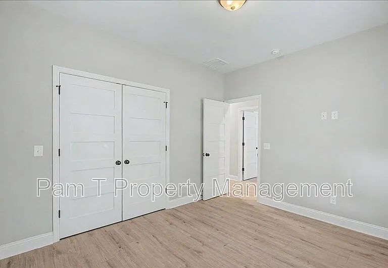 1019 W 35th St #B — Photo 16