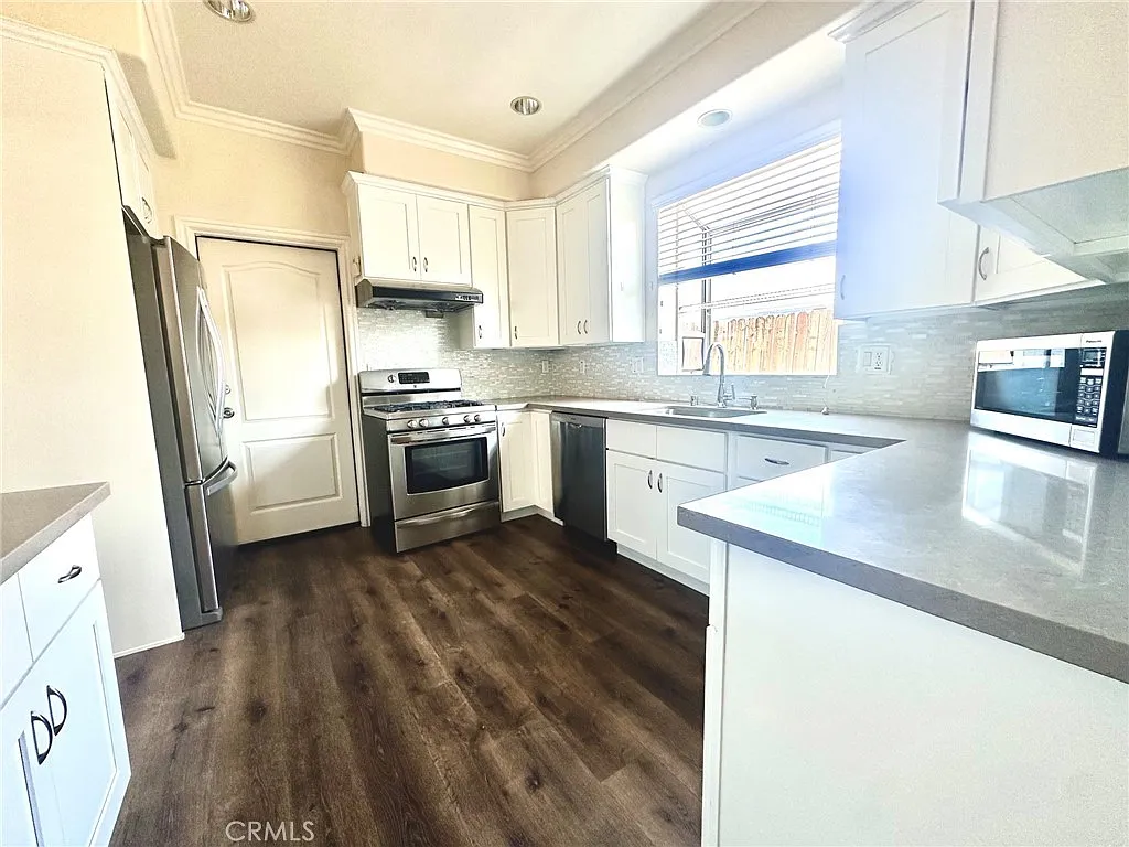 3 bed, 1662 sqft, $3,700 — Photo 2