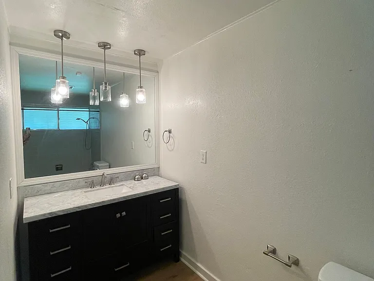 2102 Emerson St — Photo 11