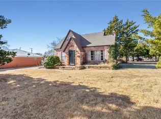 700 S 18th St, Clinton, OK 73601