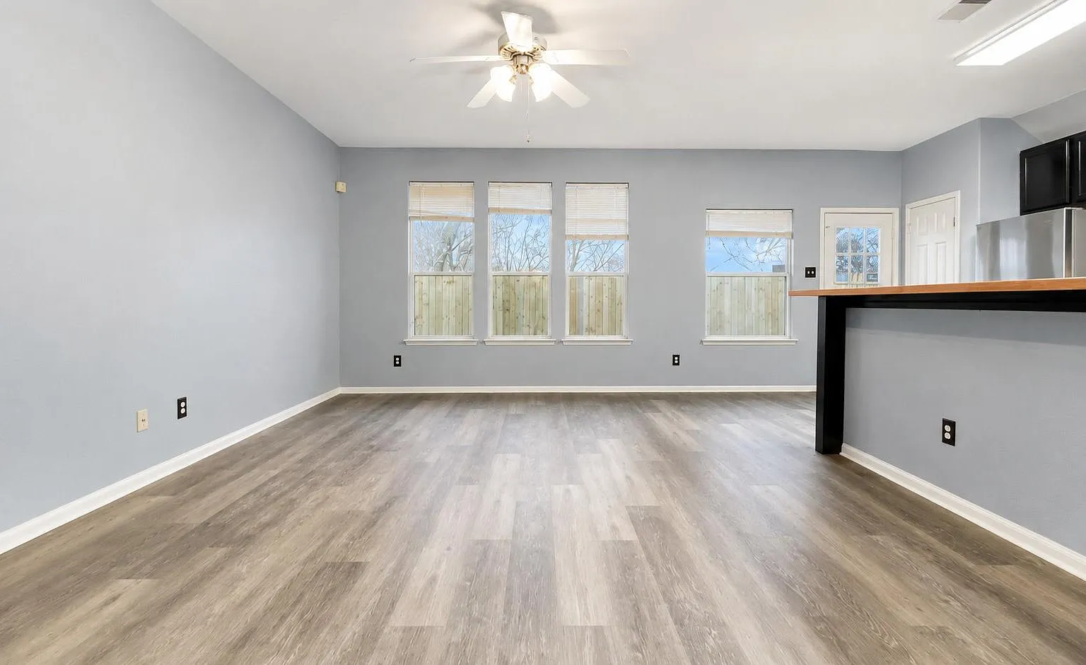 3 bed, 2.0 bath, 1291 sqft, $2,250 — Photo 3