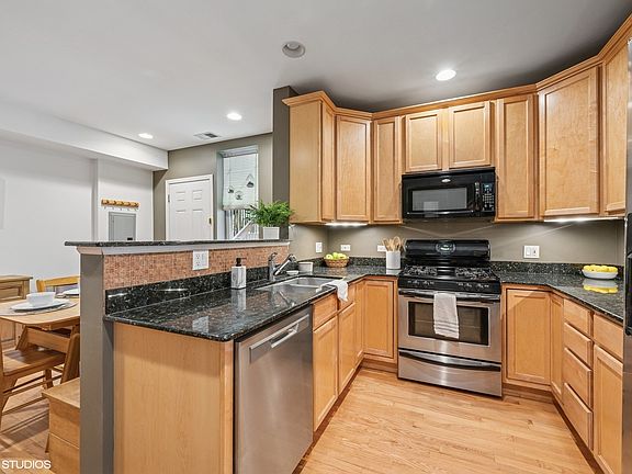 5th image of 7315 N Honore St #1