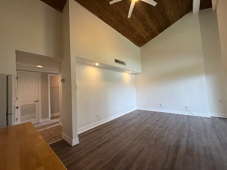 2075 Corner Lake Dr — Photo 10