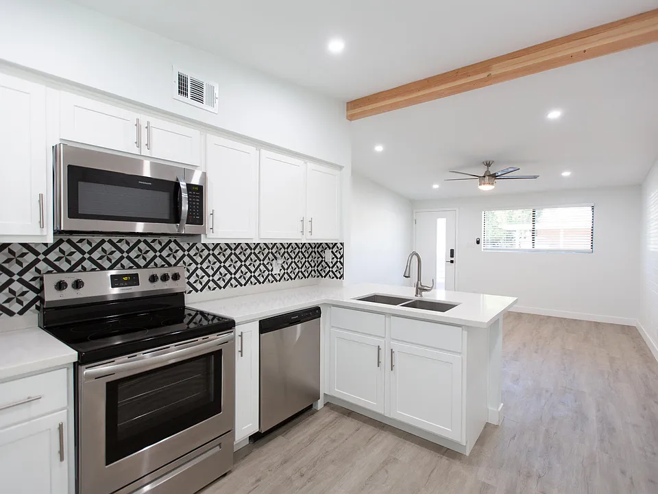 1605 E Montebello Ave #8