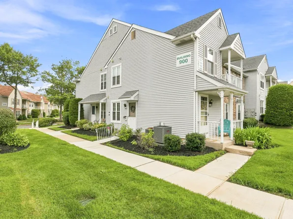 988 Scotswood Ct, Mount Laurel, NJ 08054