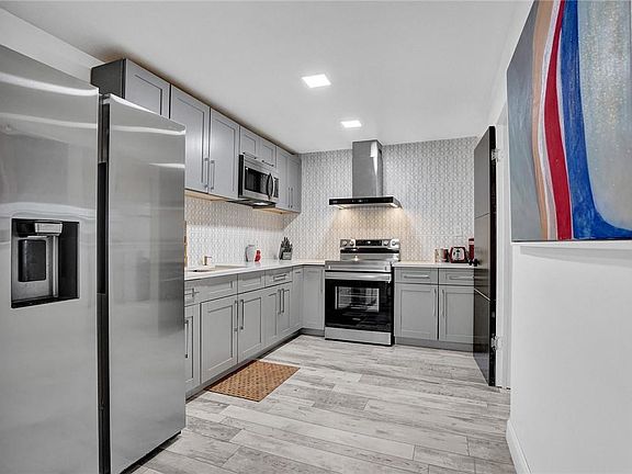 2nd image of 5433 N Andrews Avenue