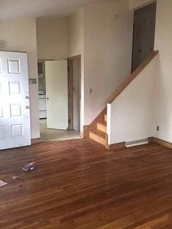 2nd image of 32 Hollis St
