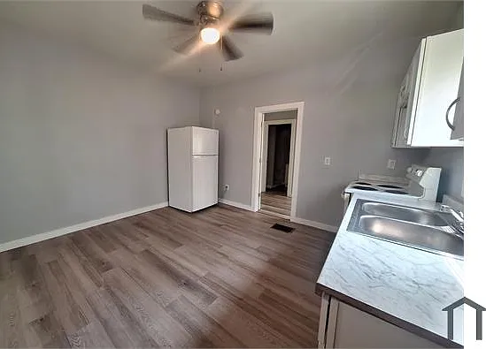 1 bed, $1,145 — Photo 2