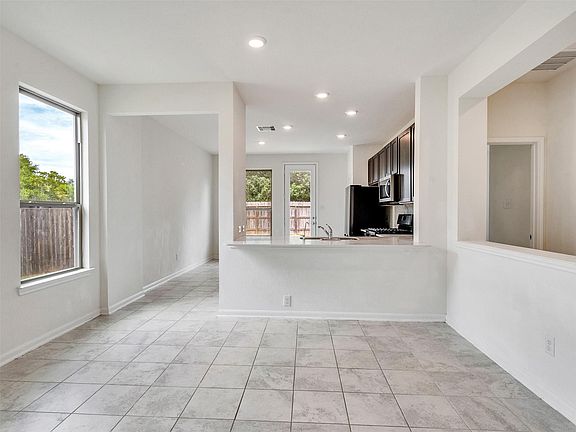 4th image of 6011 Whitewing Rd