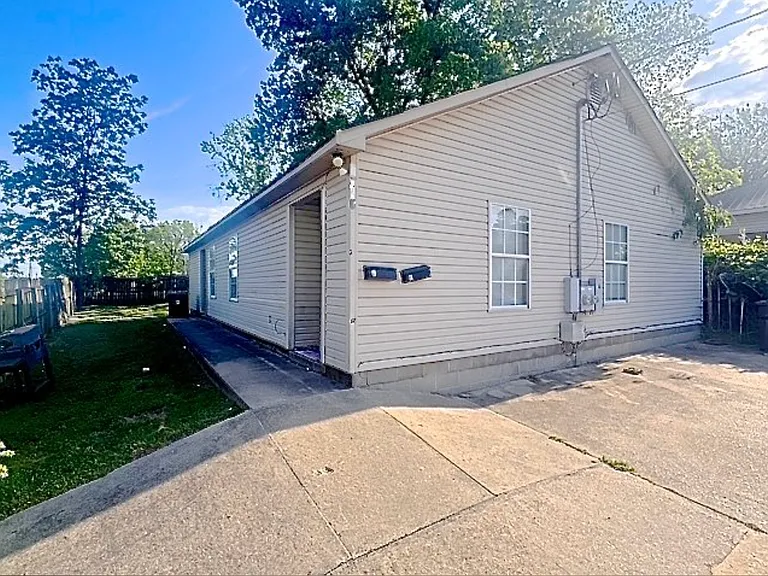1326 W Huntington Ave #B — Photo 2