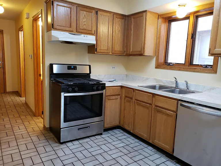 929 W 35th St #2 — Photo 2