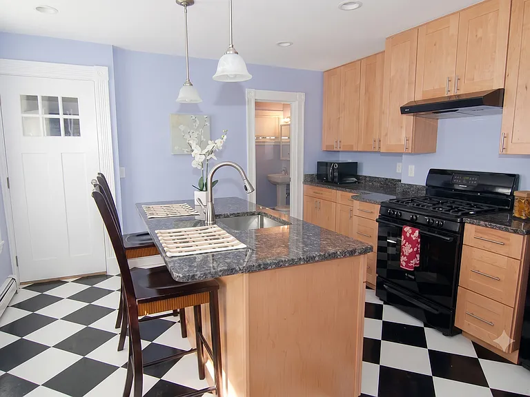 305 Pearl St #1 — Photo 6