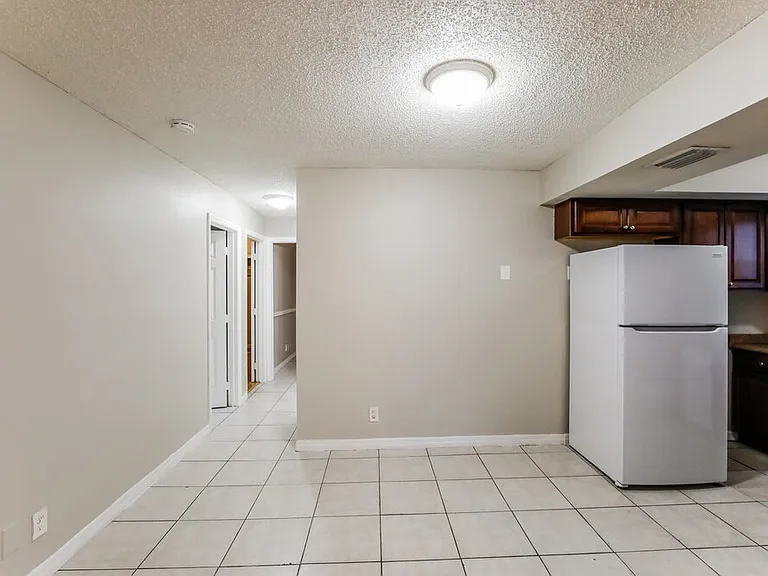 425 SW 74th Ave — Photo 6